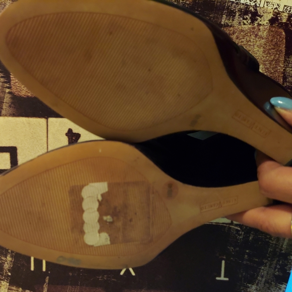 Vince Camuto Leather open toe wedge - Picture 2 of 3